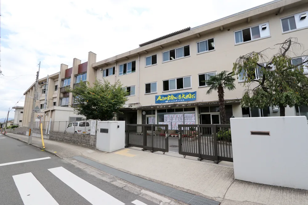 勝山中学校