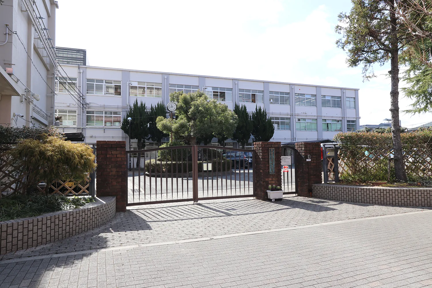 岡崎中学校