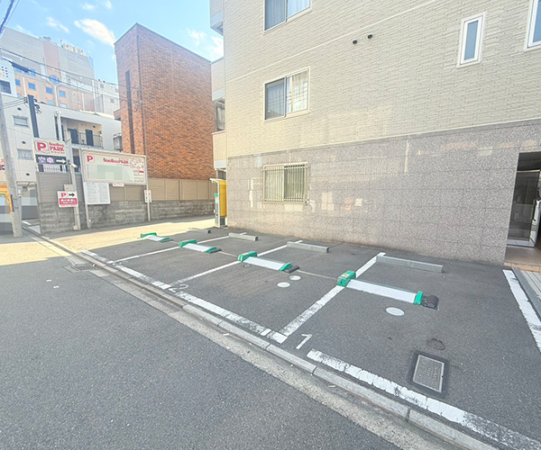 西院　駐車場（パーキング17台）