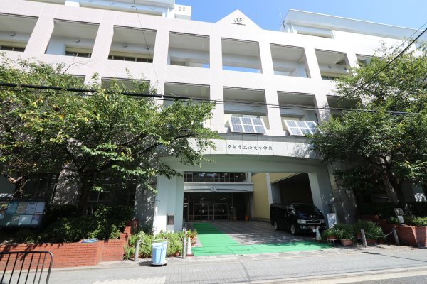 洛央小学校