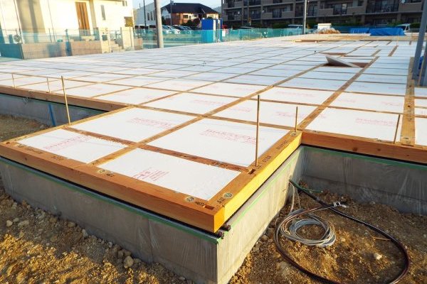 押出法ポリスチレンフォーム（床下）
ネオマフォーム