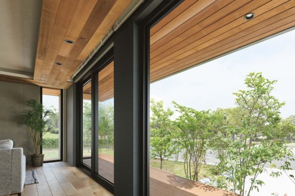 YKK ap 高性能トリプルガラス樹脂窓　APW430